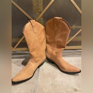 Women’s Tan Size 6- 6.5 Vintage Clicks Western Cowboy Boots